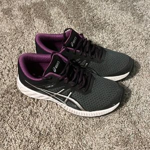 Shoes ASICS size 7 1/2